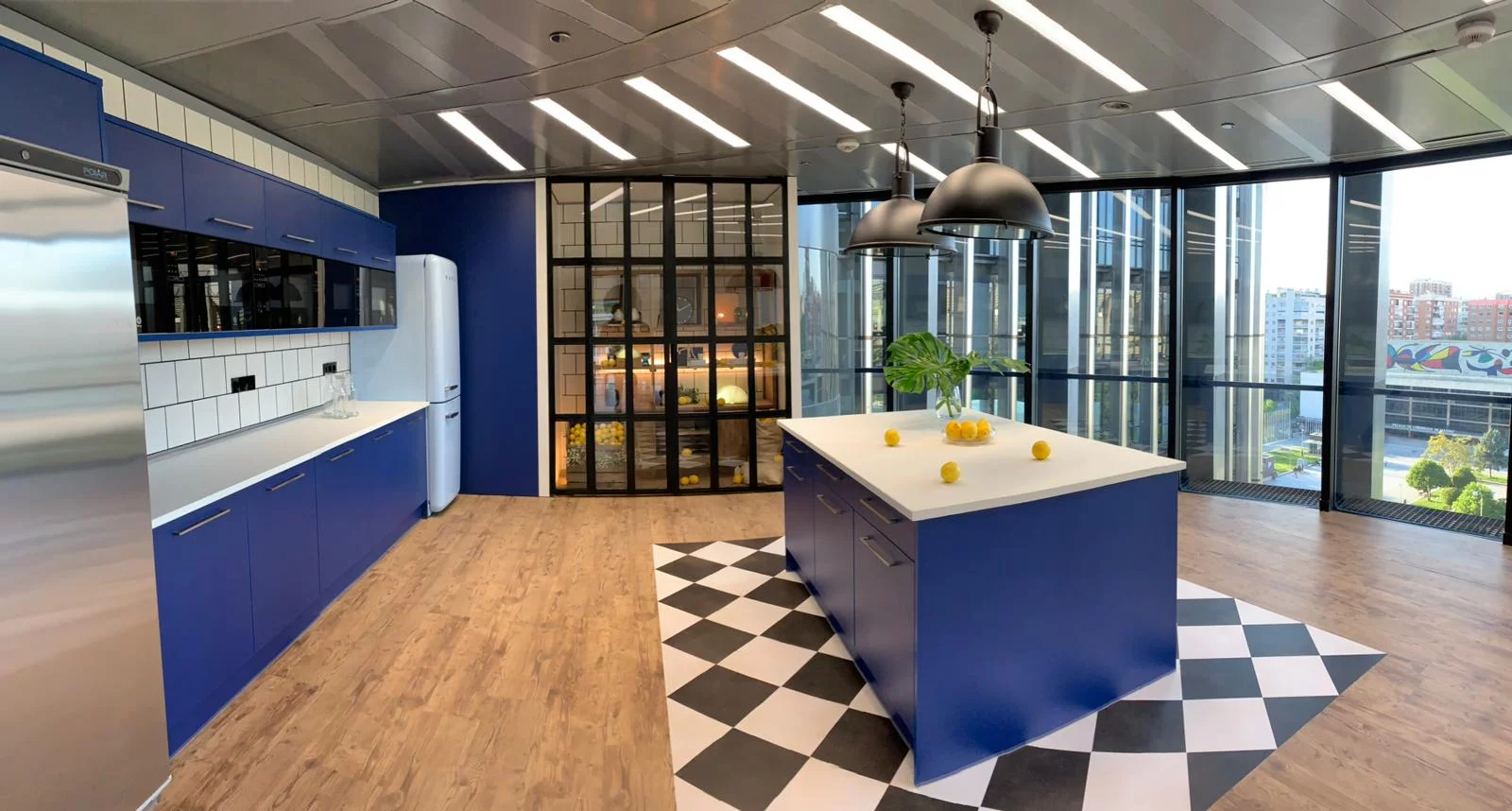 cocina-americana-equipamiento-oficina